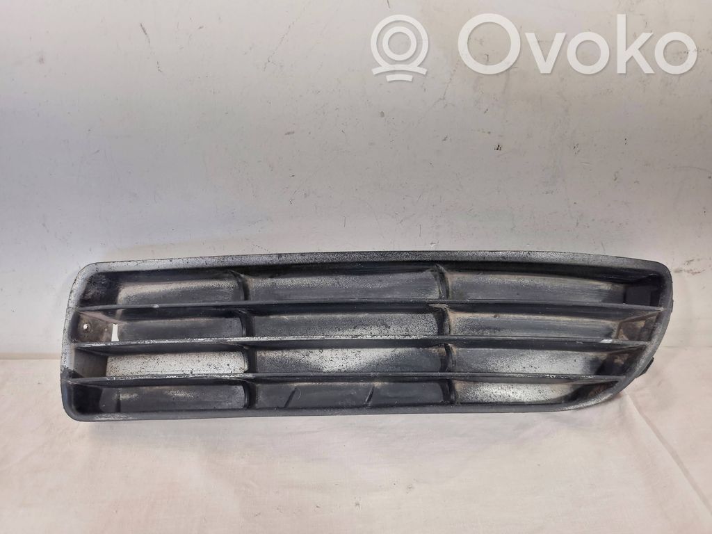 Audi A4 S4 B5 8D Mascherina inferiore del paraurti anteriore 