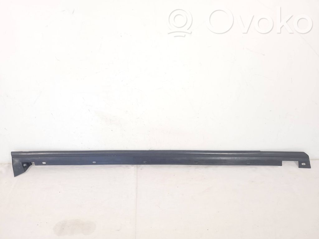 Audi A4 S4 B5 8D Listón embellecedor de la ventana de la puerta delantera 