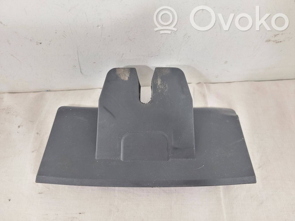 Volvo V60 Osłona rygla zamka klapy tylnej 