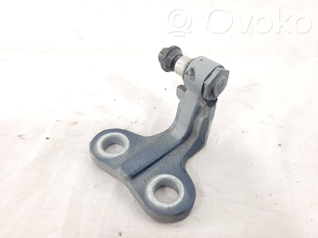 Volvo V50 Front door lower hinge 