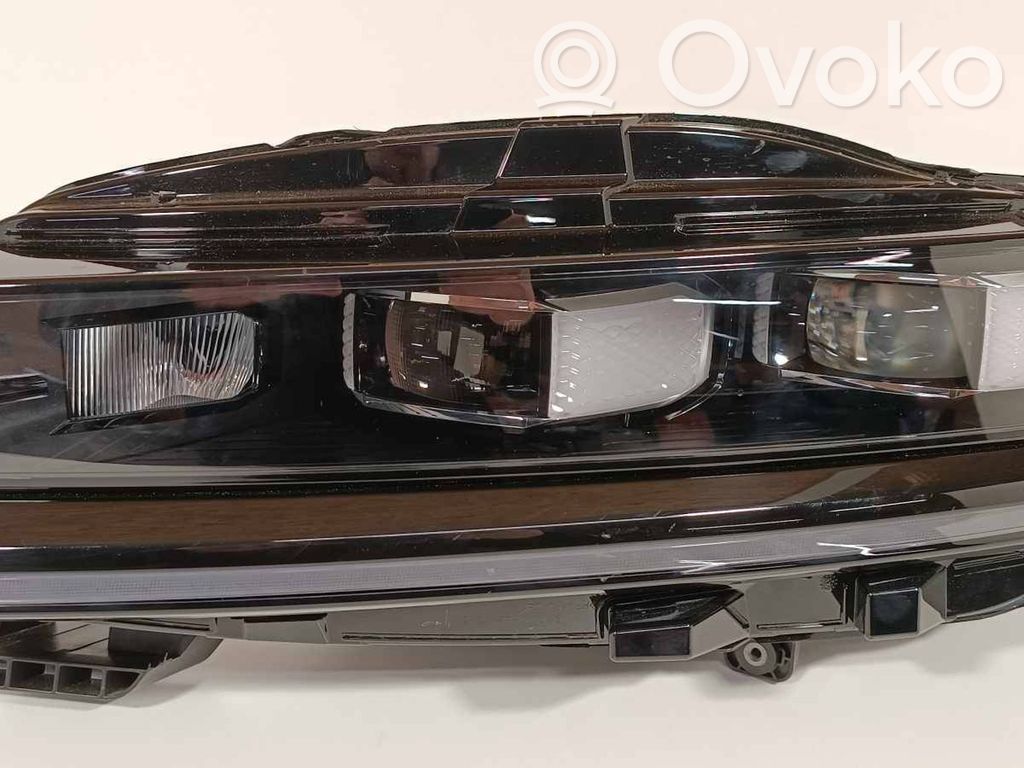 Volkswagen PASSAT B9 Lampa przednia 