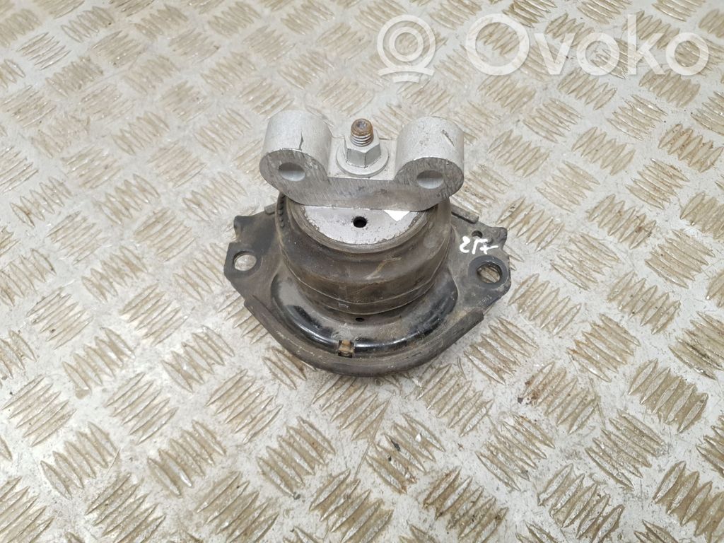 Dodge Challenger Engine mount bracket 