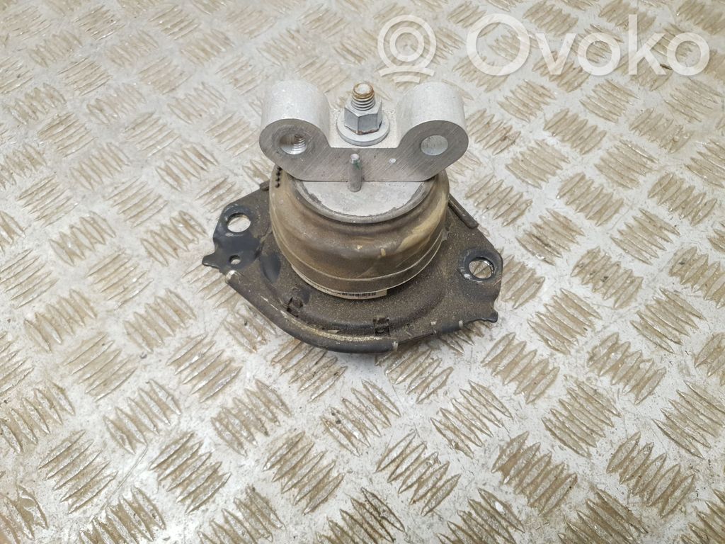 Dodge Challenger Engine mount bracket 