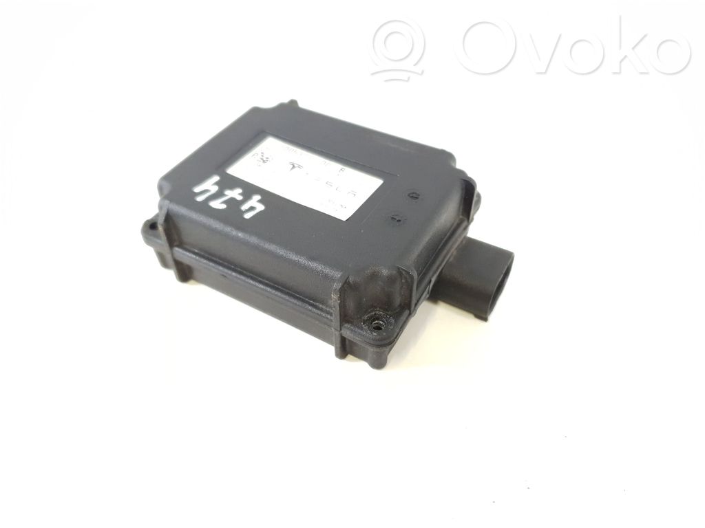Tesla Model X Homelink control unit 