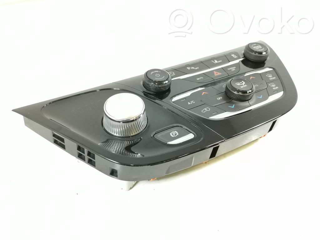 Chrysler Pacifica Climate control unit 