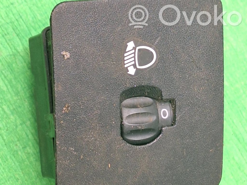 Renault 19 Bouton commande réglage hauteur de phares 