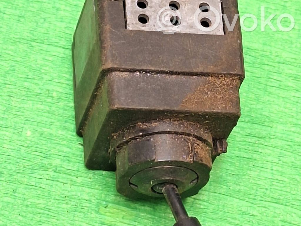 Interruptor del espejo lateral   86AB18972AA