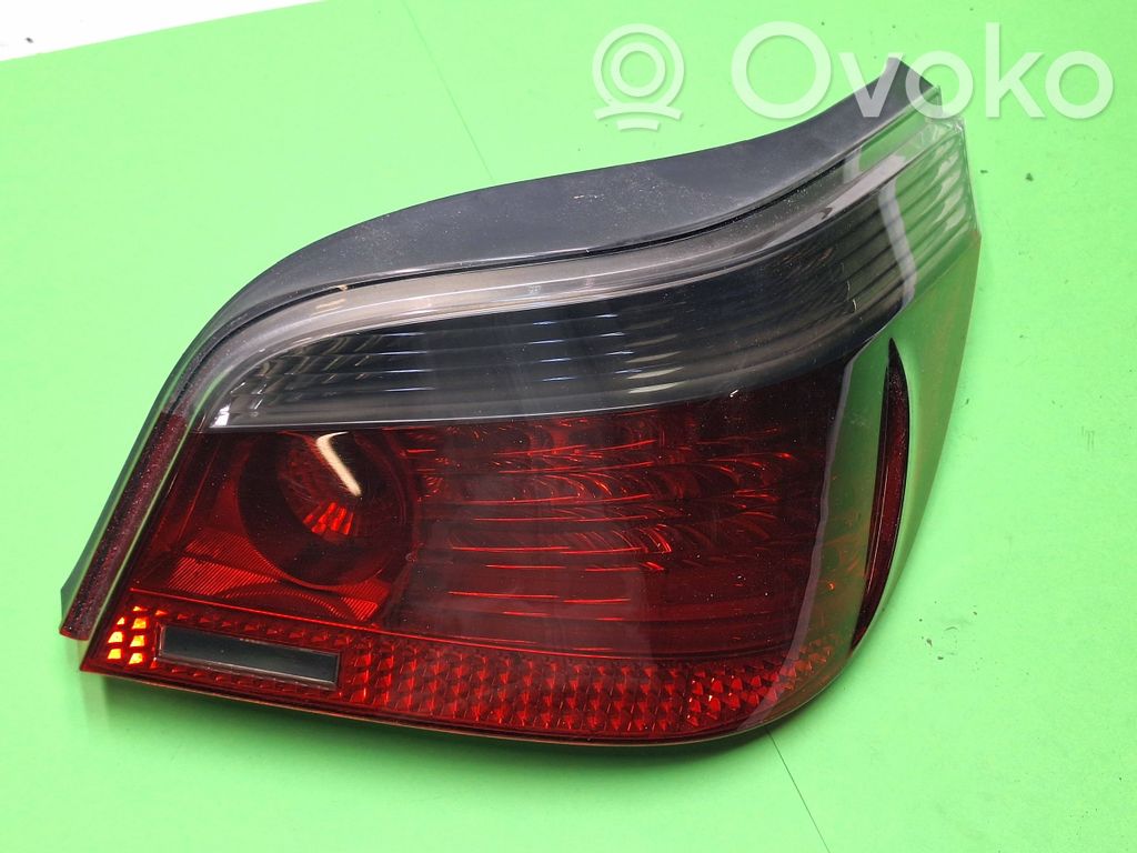BMW 5 E60 E61 Задний фонарь в кузове 