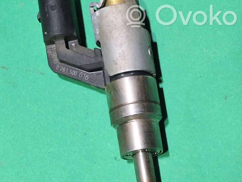 Volkswagen Golf V Inyector de combustible 