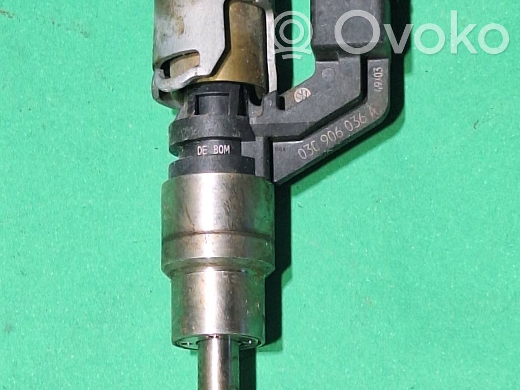 Volkswagen Golf V Inyector de combustible 