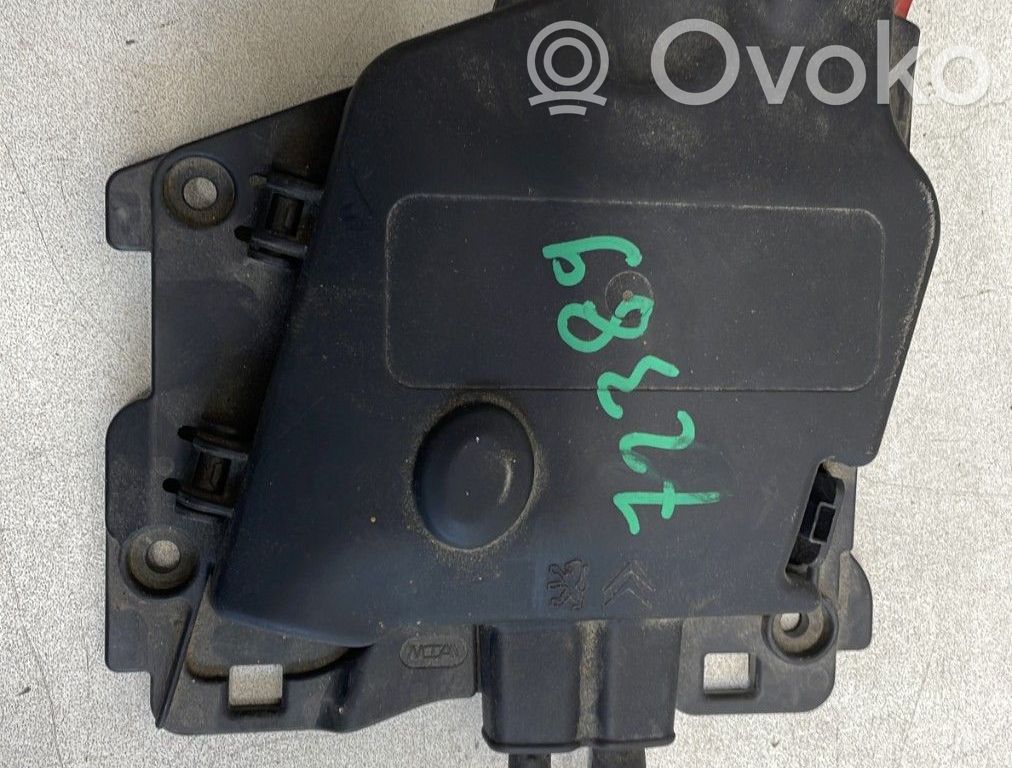 Citroen C3 Picasso Sulakemoduuli 