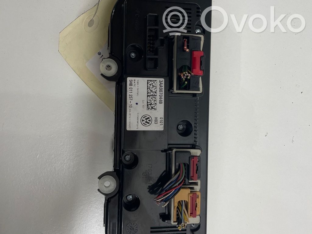 Volkswagen PASSAT B7 Panel klimatyzacji 