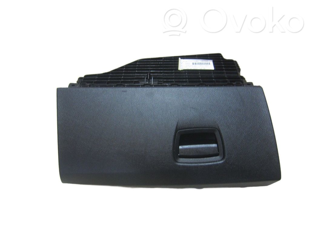 BMW 5 F10 F11 Hansikaslokero 