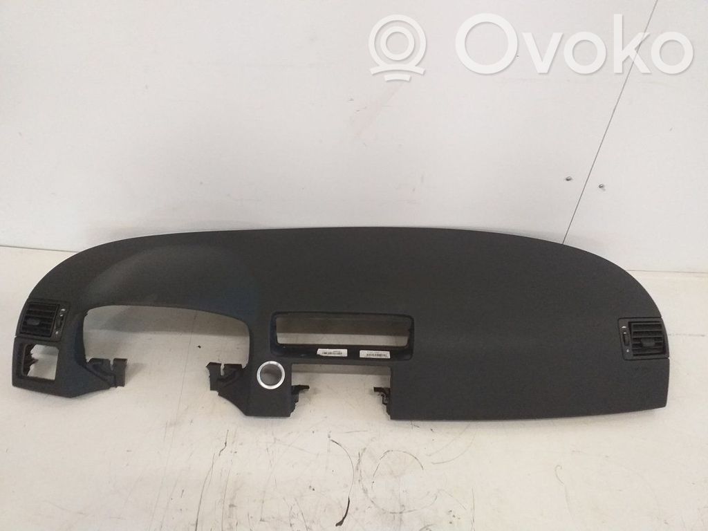 Volvo S40 Panelis 
