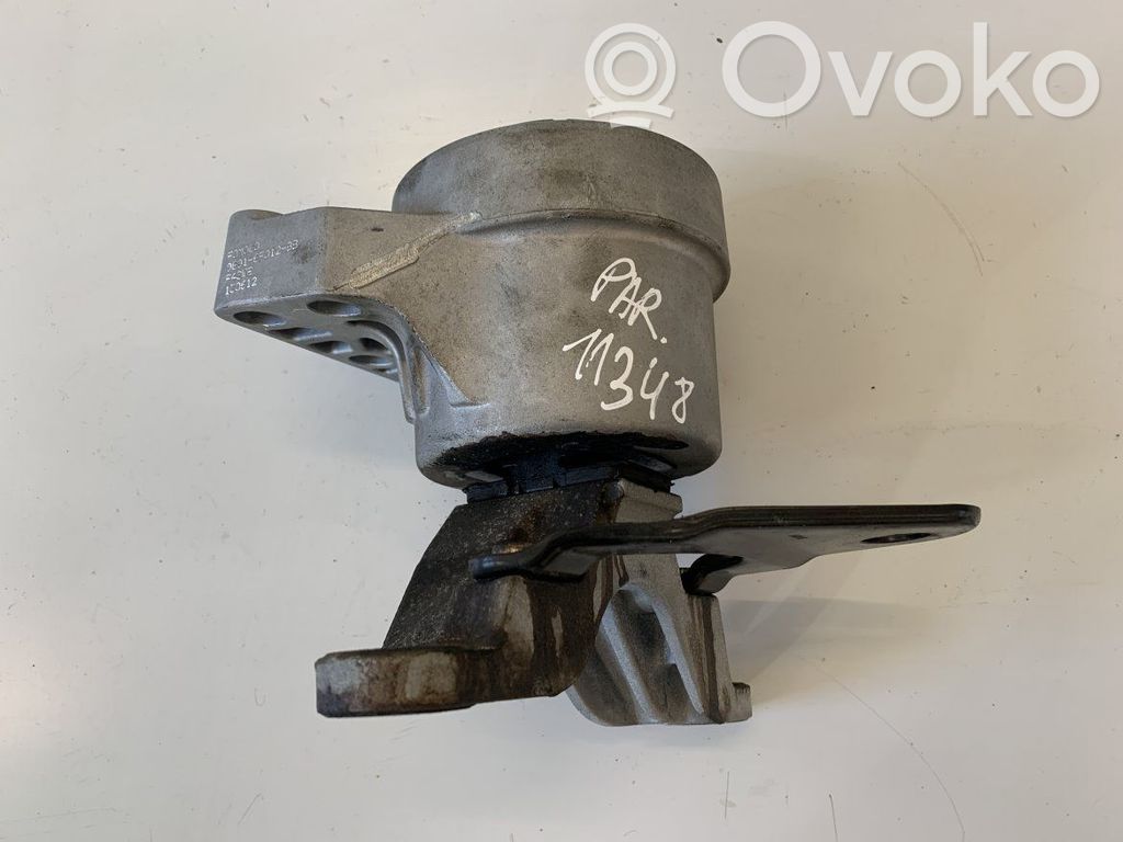 Volvo XC60 Engine mount bracket 