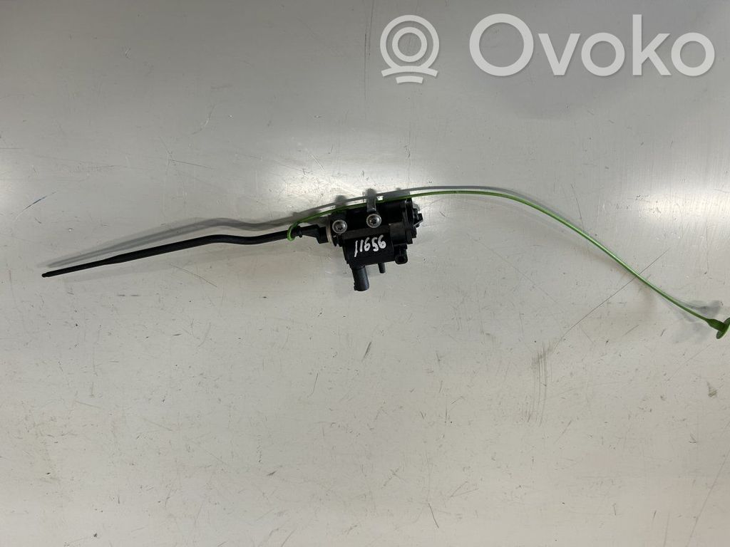 BMW 3 E90 E91 Fuel tank cap lock 