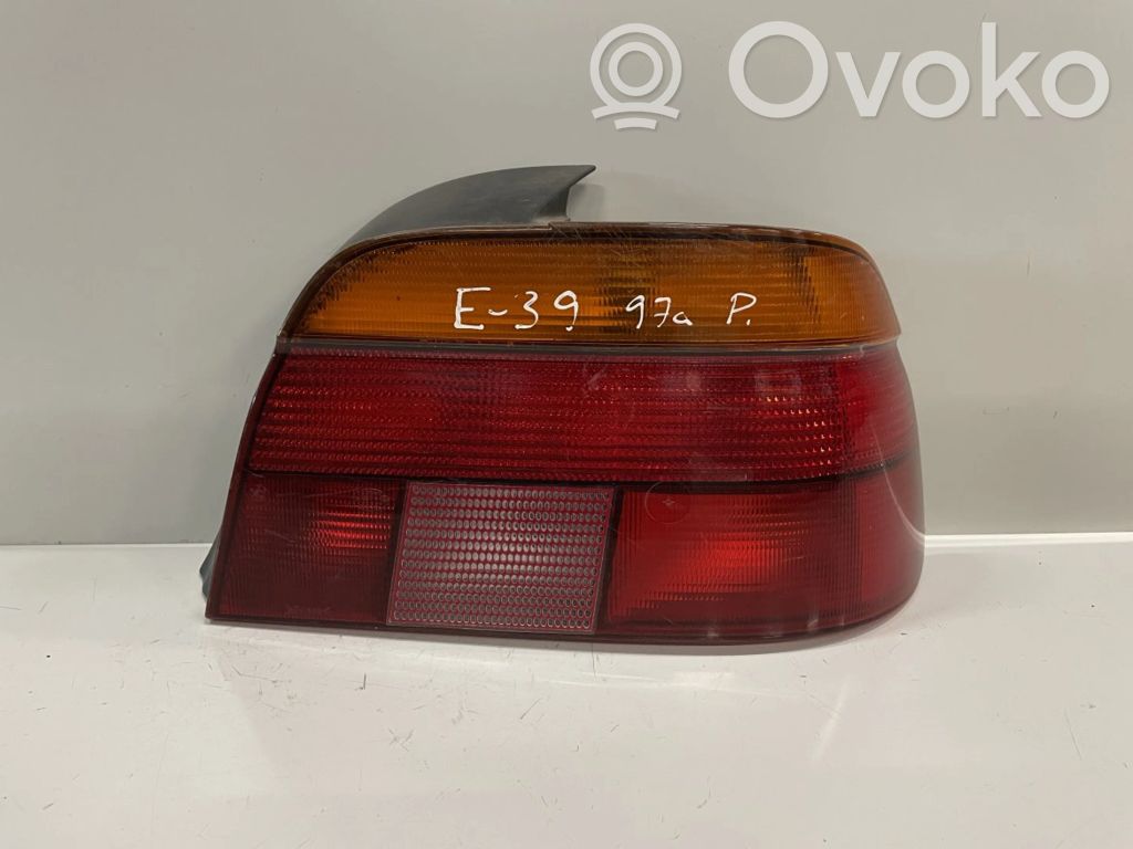 BMW 5 E39 Задний фонарь в кузове 