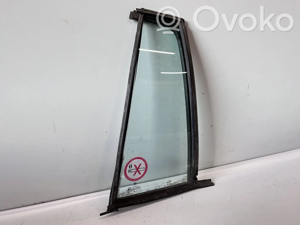 Rear vent window glass