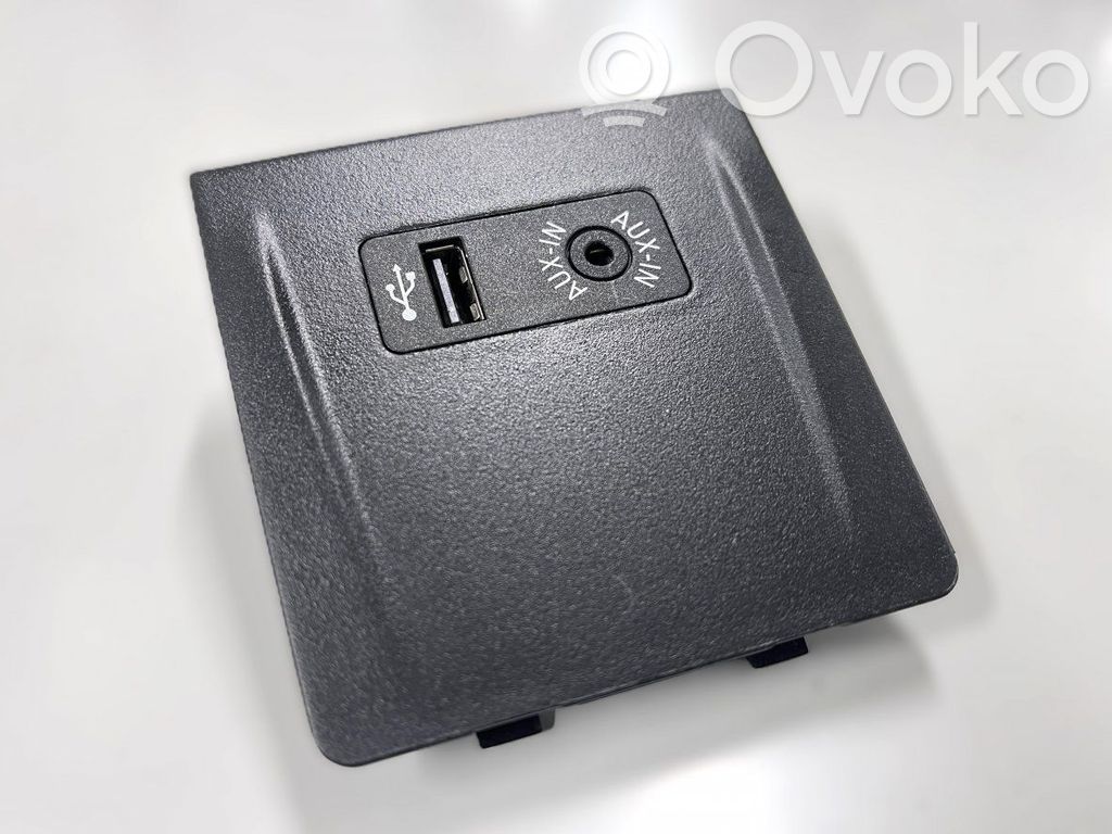 BMW 2 F46 Gniazdo / Złącze USB 