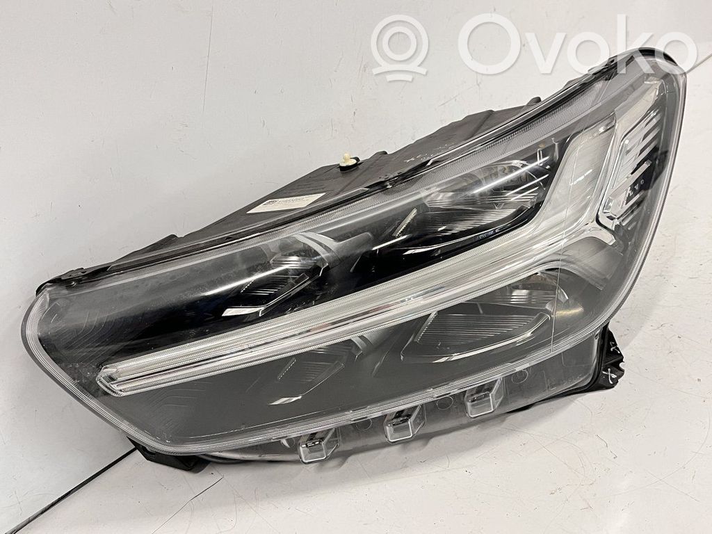 Volvo XC40 Lampa przednia 