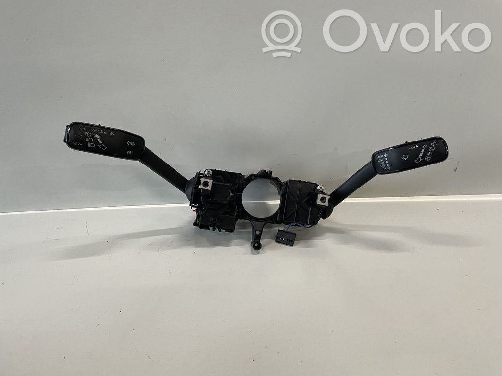 Skoda Rapid (NH) Interruptor/palanca de limpiador de luz de giro 