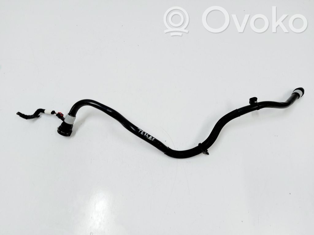 Tesla Model Y Engine coolant pipe/hose 