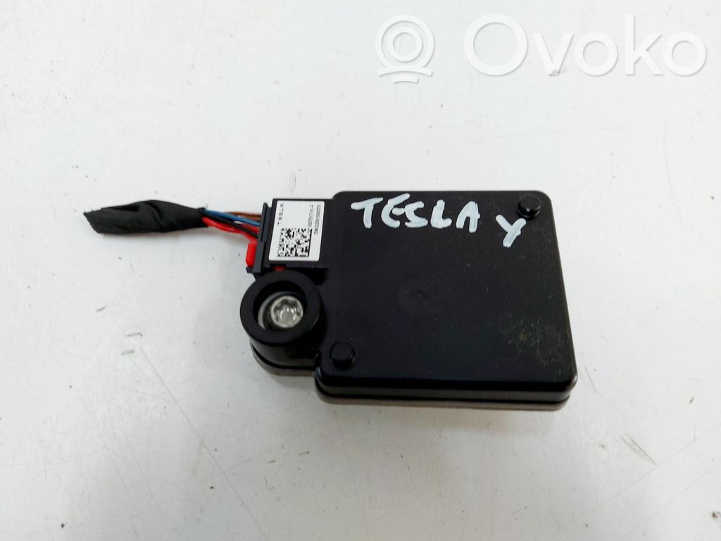 Tesla Model Y Distronic sensor radar 