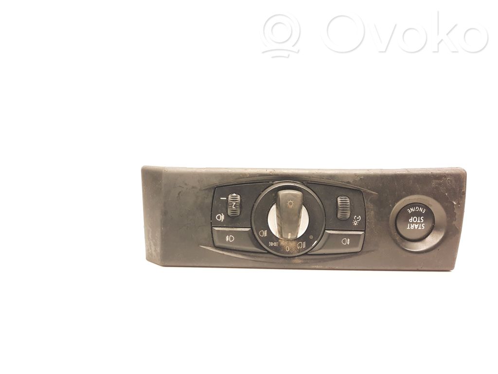 Light switch   6988555