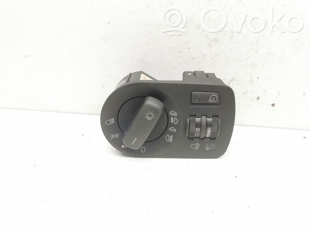 Light switch   8P2941531Q