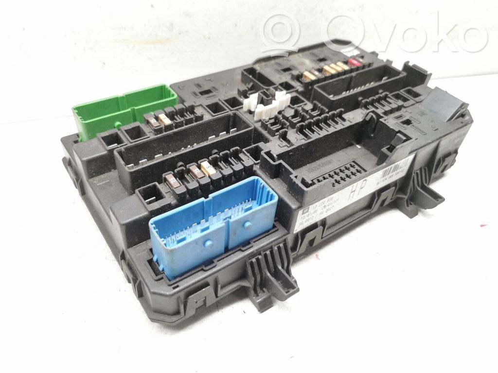Opel Zafira B Fuse module 