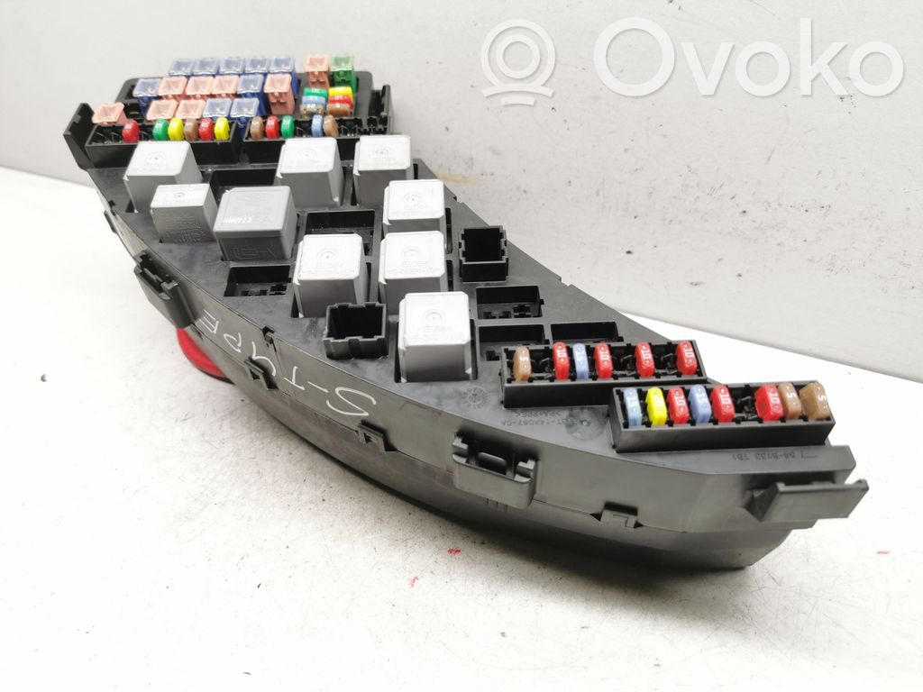 Jaguar S-Type Fuse module 