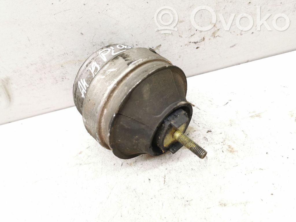 Engine mount bracket   8D0199382AE