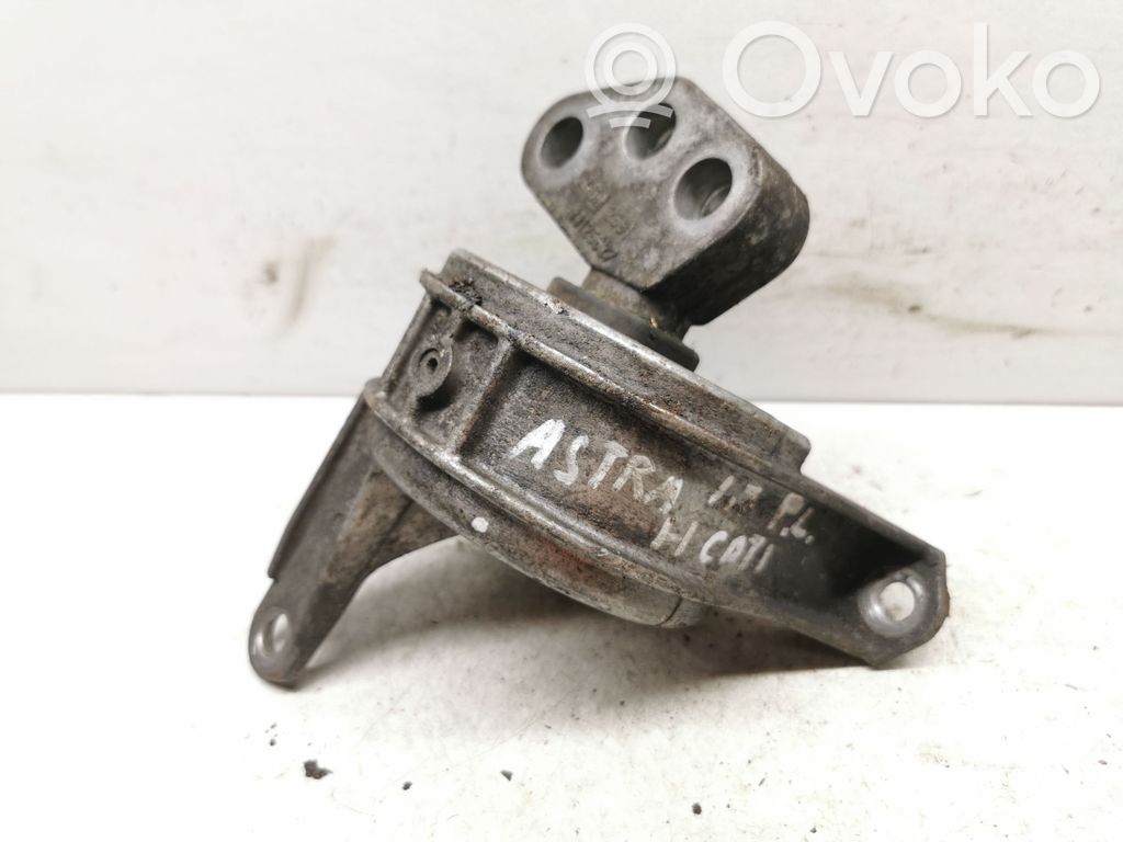 Opel Astra H Engine mount bracket 