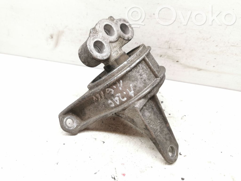 Opel Zafira A Engine mount bracket 
