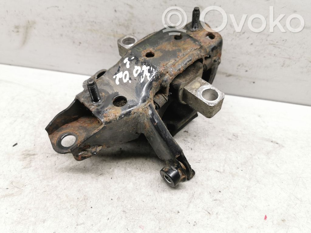 Volkswagen Polo Engine mount bracket 