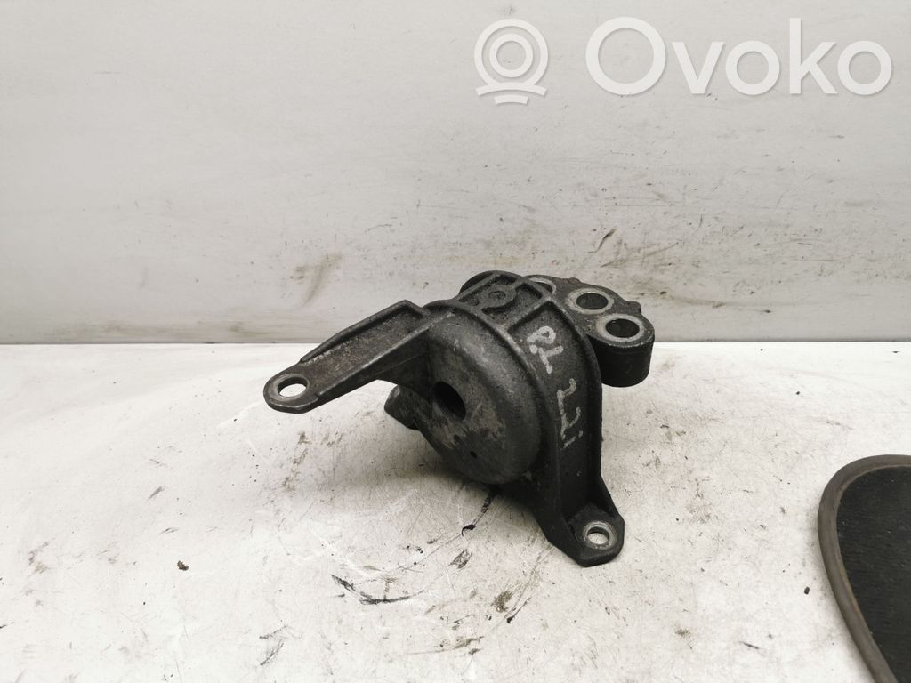 Opel Zafira B Engine mount bracket 