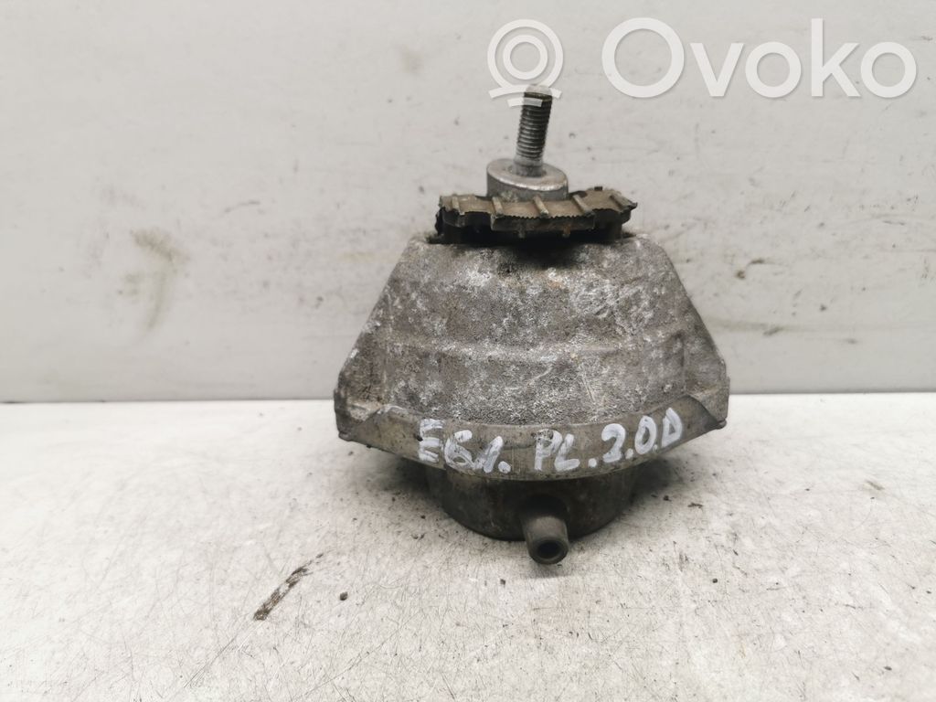 Engine mount bracket   676987402