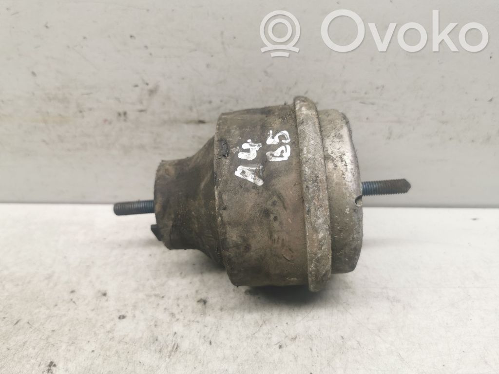 Audi A4 S4 B5 8D Engine mount bracket 