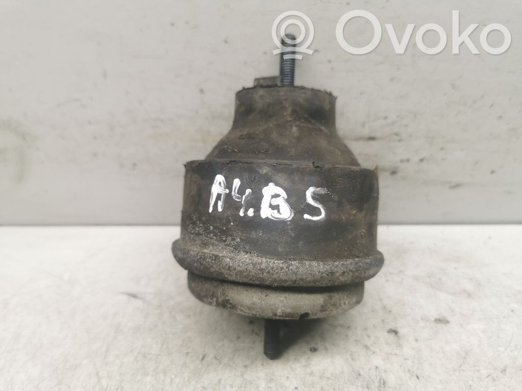 Audi A4 S4 B5 8D Engine mount bracket 
