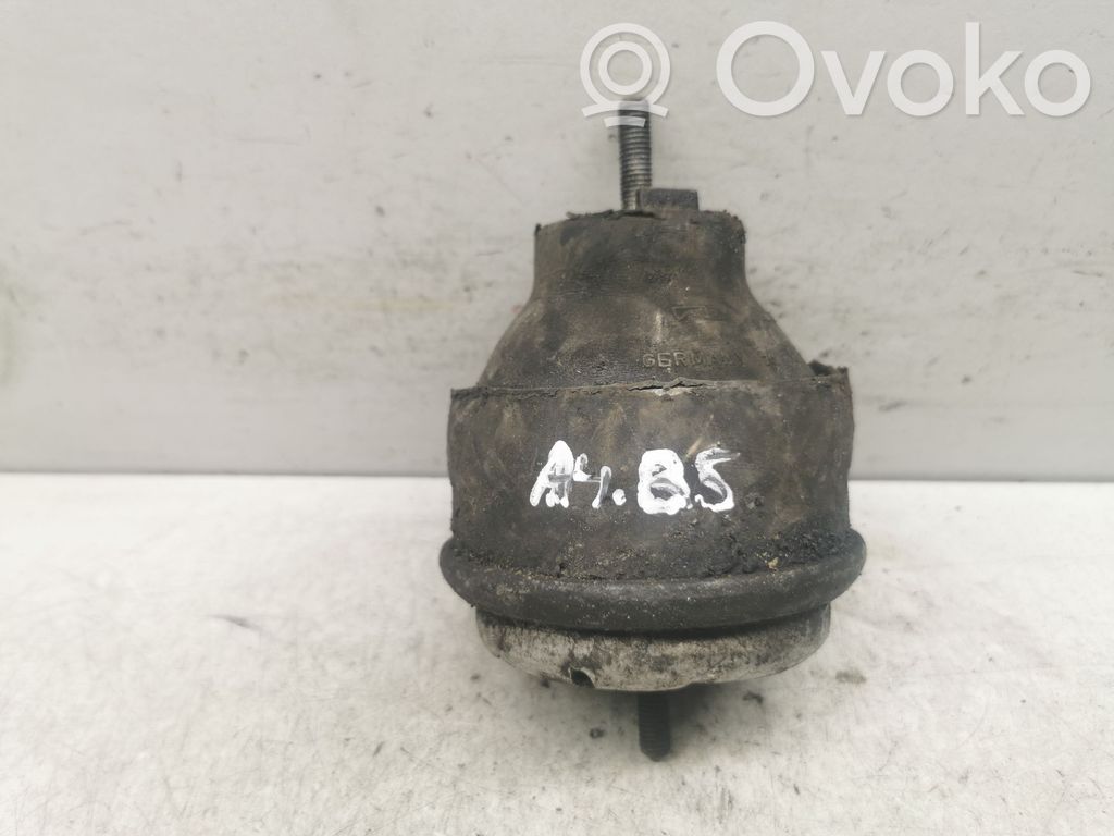 Audi A4 S4 B5 8D Engine mount bracket 