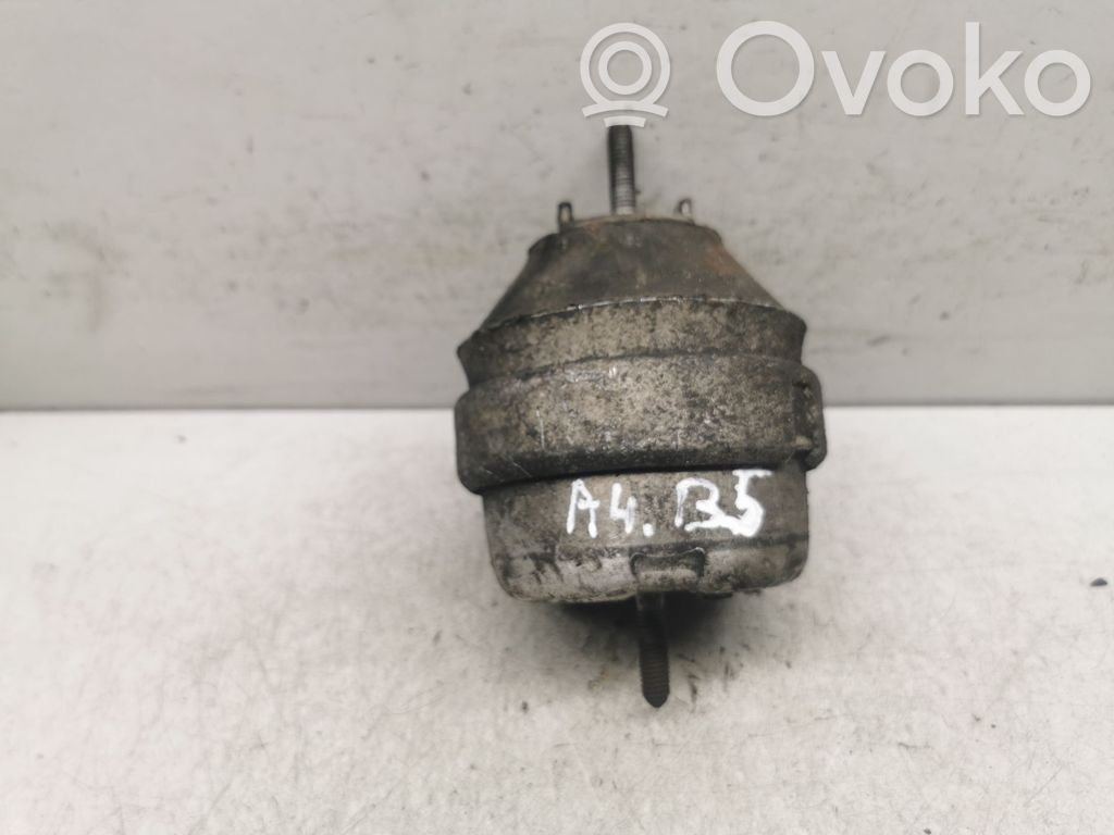 Audi A4 S4 B5 8D Engine mount bracket 