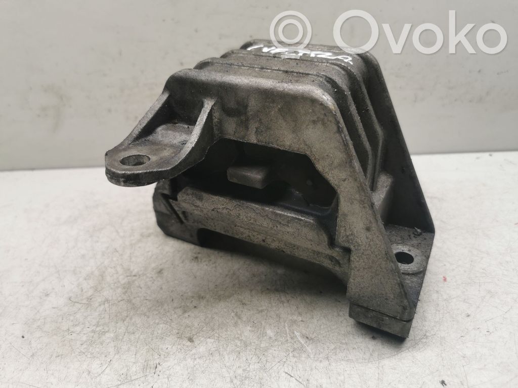 Opel Vectra C Engine mount bracket 