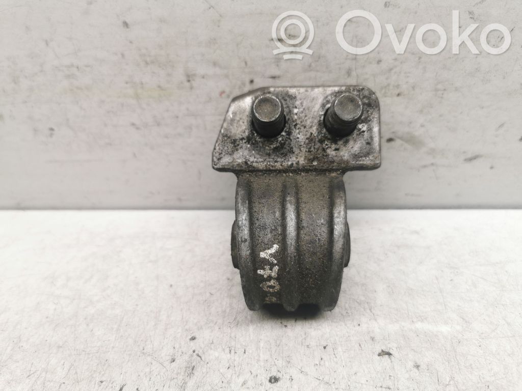 Volvo V70 Engine mount bracket 