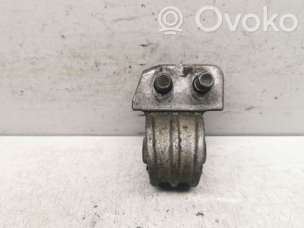 Volvo V70 Engine mount bracket 