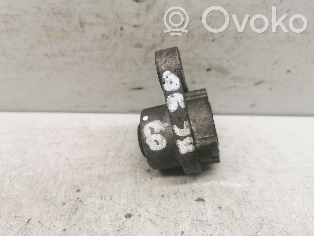 Volvo XC90 Engine mount bracket 