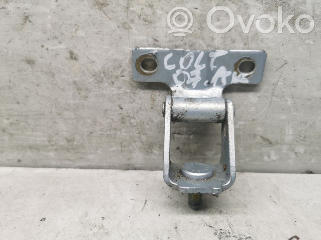 Mitsubishi Colt Tailgate/trunk/boot hinge 