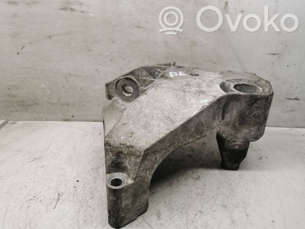 Audi A3 S3 8P Engine mounting bracket 