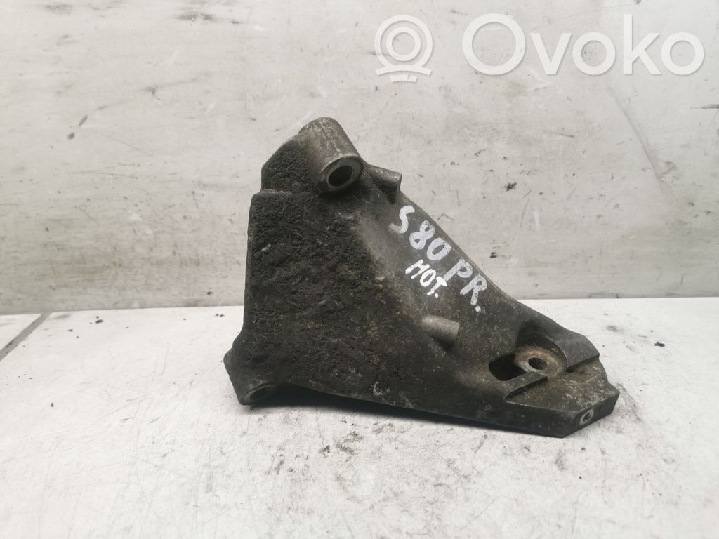 Volvo S80 Engine mounting bracket 