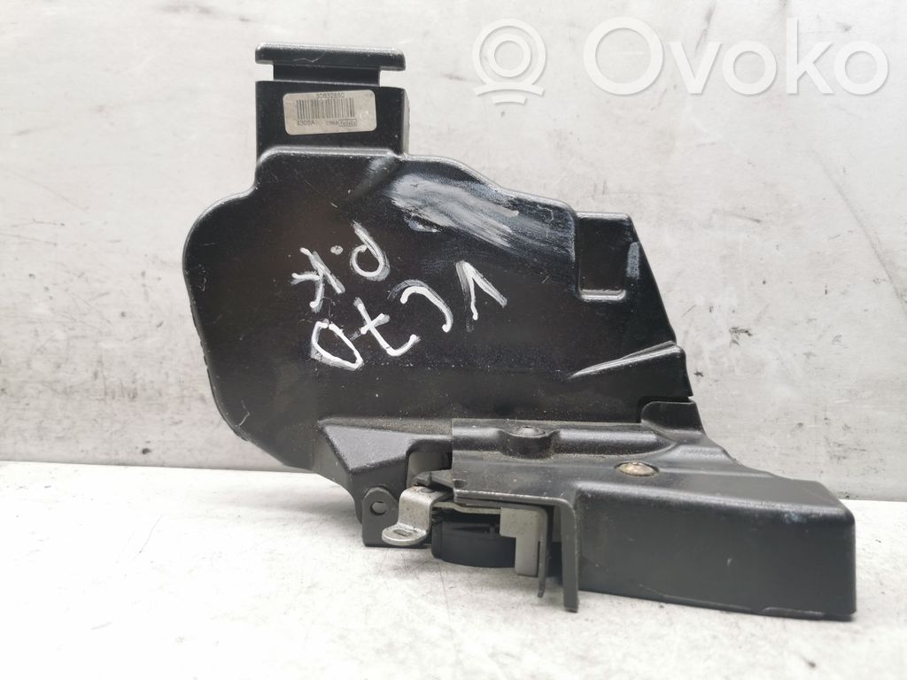 Volvo C70 Priekšpusē slēdzene 