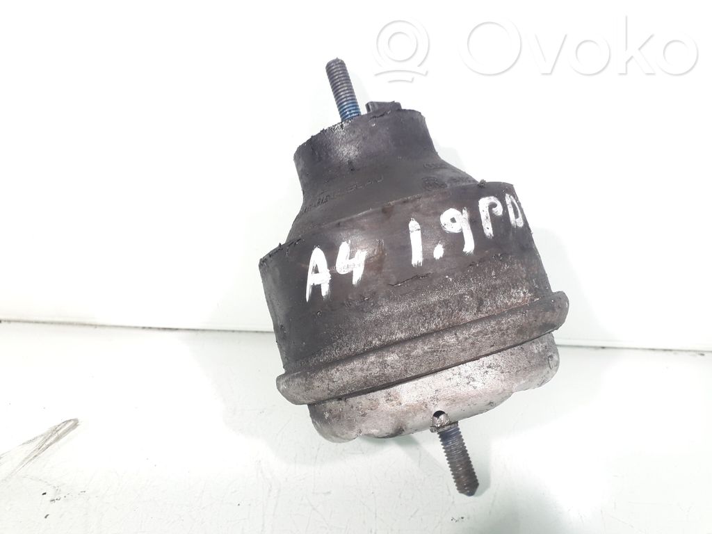 Audi A4 S4 B5 8D Engine mount bracket 
